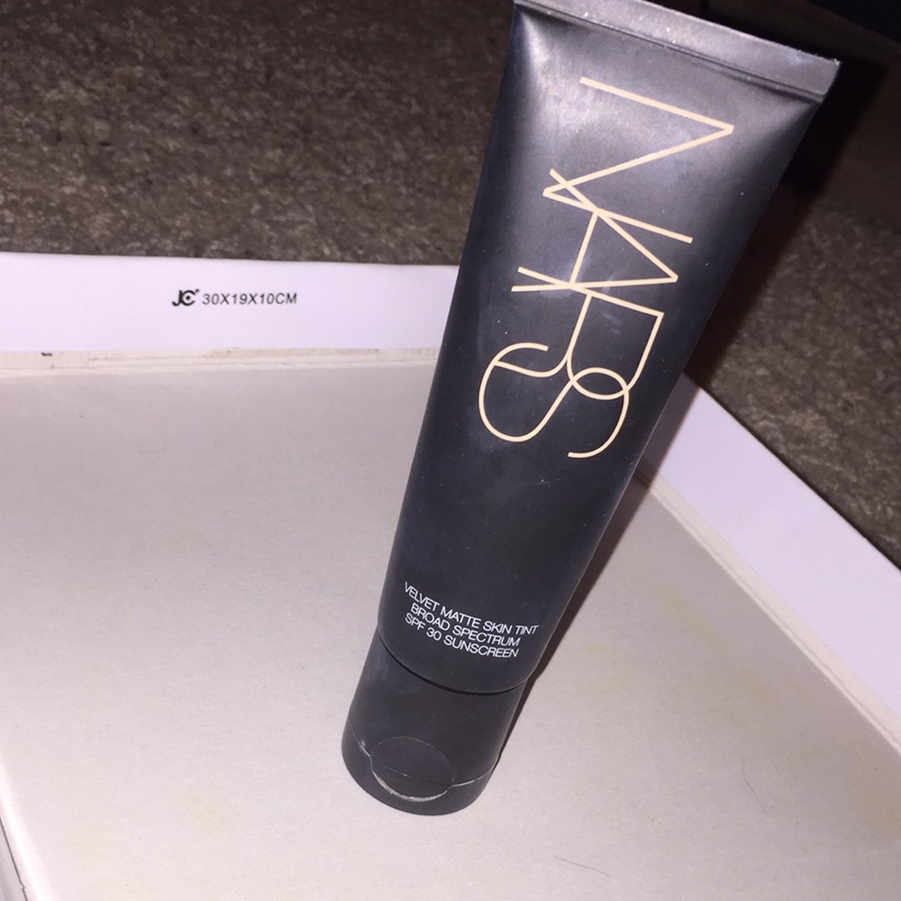 NARS velvet matte skin tint foundation